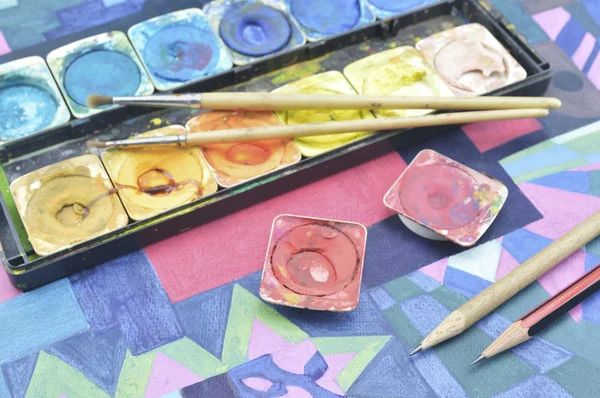 Messy used water color paint box and paintbrush — Stock Photo, Image