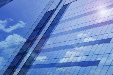 Pencere cam kule, Bangkok üzerinde gün gökyüzünün yansıtacak