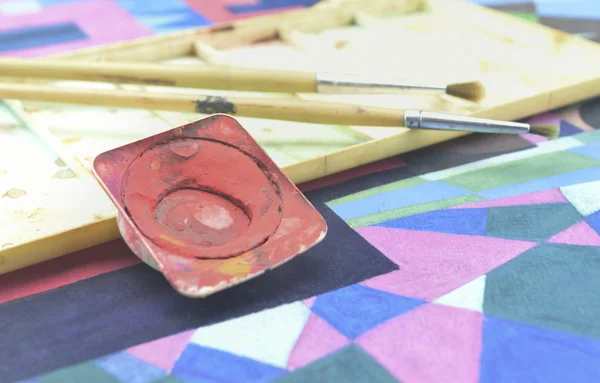 Caja de pintura de acuarela usada desordenada y pincel — Foto de Stock