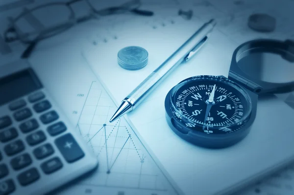 Compass, pen and coin on notebook, accounting background — Stock Photo, Image
