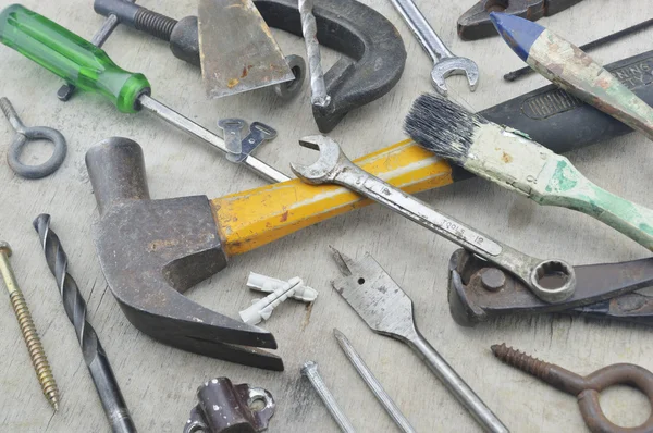 Surtido de herramientas de trabajo antiguas en madera — Foto de Stock