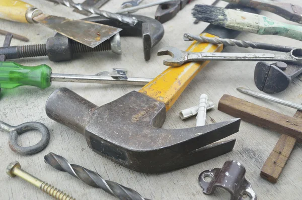 Surtido de herramientas de trabajo antiguas en madera — Foto de Stock