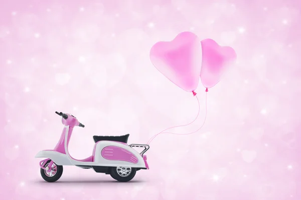 Slyšet hračky růžová koloběžka s růžové srdce lásku bublina na světle růžové — Stock fotografie