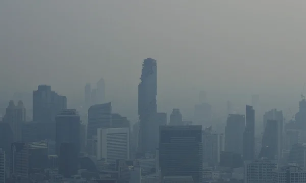 Kota besar dalam kabut, Bangkok Thailand — Stok Foto