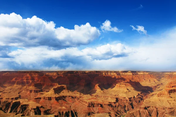 Wielki Kanion z pochmurnego nieba — Zdjęcie stockowe