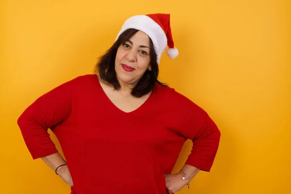 Funny Arab Middle Aged Woman Wearing Christmas Hat Holding Hands — Stock Photo, Image