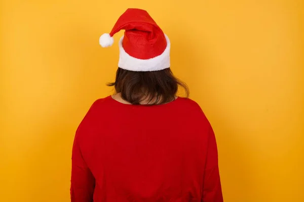 Back Side View Arab Middle Aged Woman Wearing Christmas Hat — Stock Photo, Image