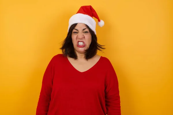 Mad Crazy Arab Middle Aged Woman Wearing Christmas Hat Isolated — Stock Photo, Image