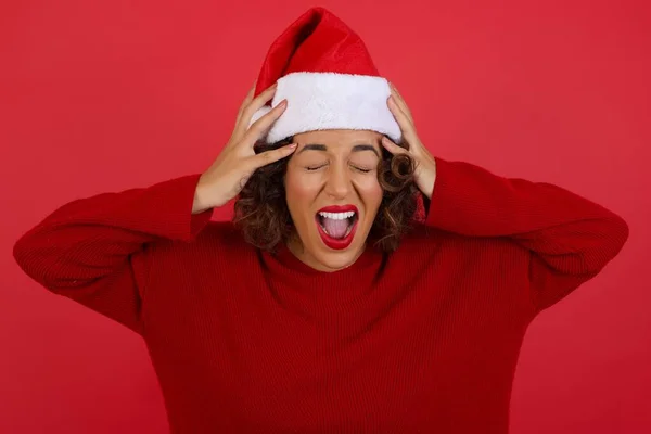 Scioccato Panico Donna Caucasica Indossa Cappello Natale Maglione Rosso Che — Foto Stock