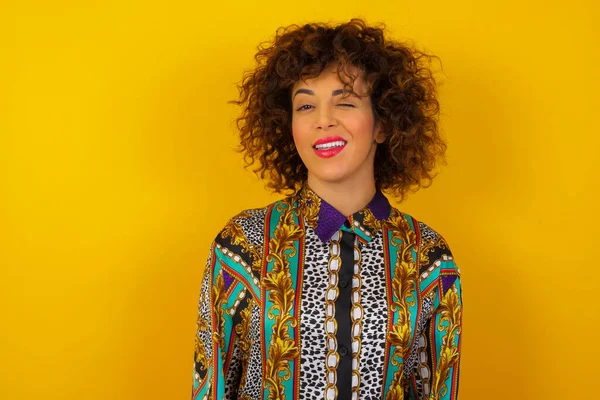 Cute Young Arab Woman Wearing Colorful Shirt Blinking Her Eyes — Stock Photo, Image