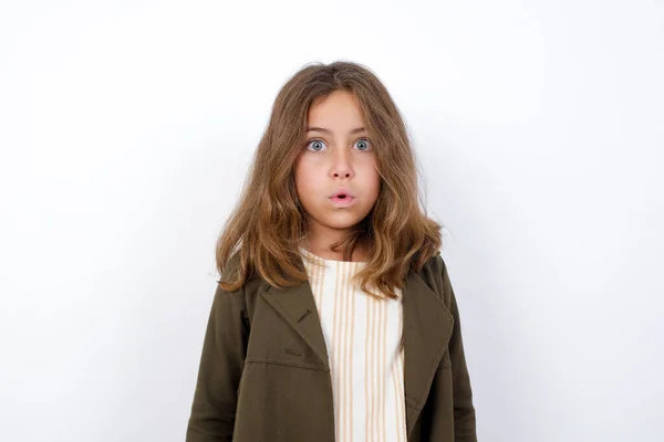 Маленькая Девочка Повседневной Одежде Выражает Отвращение Нежелание Неприязнь Пренебрежение Напряженным — стоковое фото