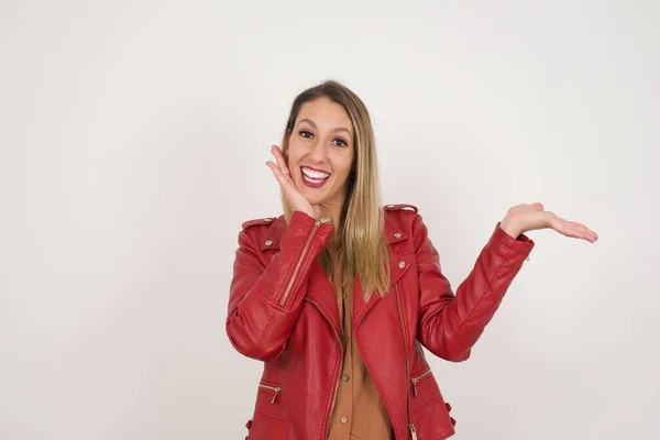 Positiv Freudige Frau Sagt Wow Wie Aufregend Ist Hat Erstaunten — Stockfoto