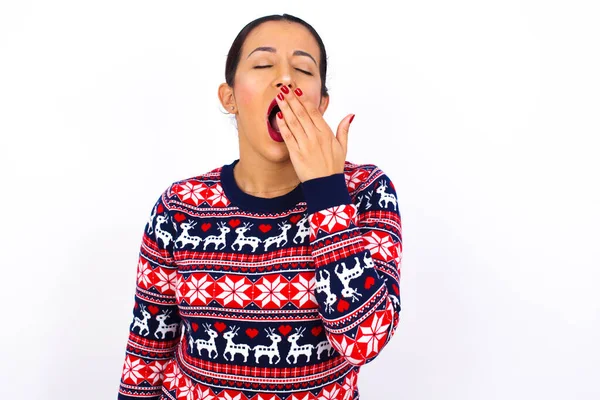 Sleepy Young Beautiful Arab Woman Wearing Christmas Sweater Yawning Messy — Stock Photo, Image