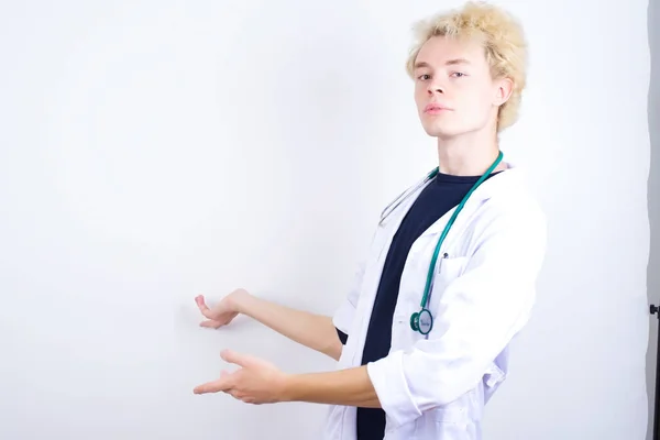 Young Handsome Caucasian Doctor Wearing White Coat Inviting Enter Smiling — Stock Photo, Image