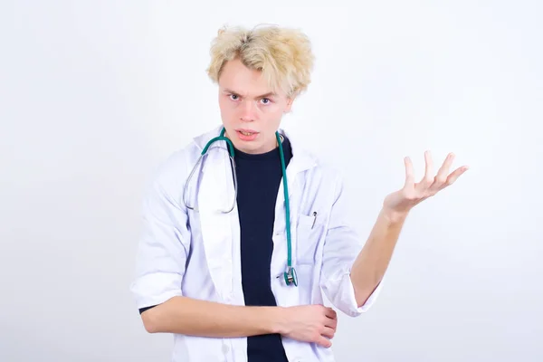 Studio Shot Frustrated Young Handsome Caucasian Doctor Wearing White Coat — Foto Stock