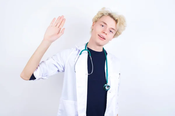 Dokter Afzien Van Gedag Zeggen Afscheid Gelukkig Glimlachend Vriendelijk Welkomstgebaar — Stockfoto