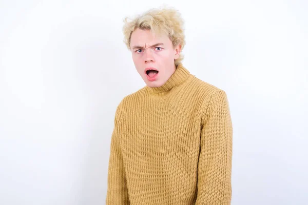 Expressions Faciales Expressives Choqué Stupéfait Beau Homme Blond Caucasien Debout — Photo