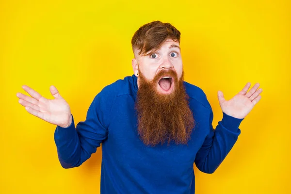 Handsome Red Haired Bearded Caucasian Man Standing Yellow Wall Having — Stock Photo, Image