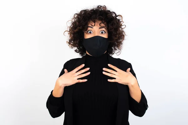 Caucasian Woman Wearing Medical Mask Keeps Hands Chest Feeling Shocked — Stock Photo, Image