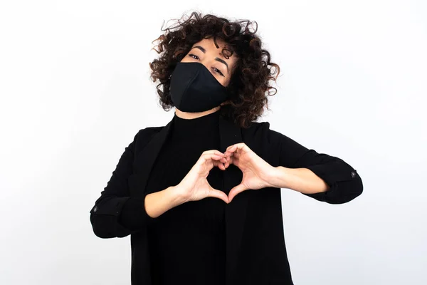 Caucasian Woman Wearing Medical Mask Smiling Love Showing Heart Symbol — Stock Photo, Image