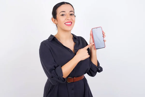 Smiling Businesswoman Wearing Dress Showing Pointing Empty Phone Screen Advertisement — Stock Photo, Image