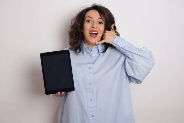 Jovem Bela Empresária Vestindo Camisa Azul Sobre Parede Branca Com — Fotografia de Stock