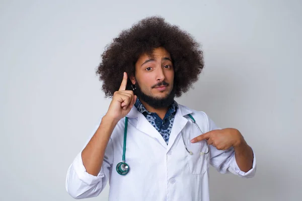 Positiv Strahlender Arzt Arztuniform Und Stethoskop Sagt Wow Wie Aufregend — Stockfoto