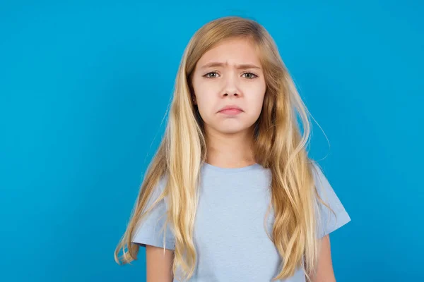 Belle Fille Caucasienne Portant Shirt Bleu Pleurer Désespéré Déprimé Avec — Photo