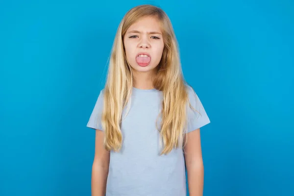 Linguagem Corporal Repugnante Estressado Fora Bela Menina Caucasiana Vestindo Azul — Fotografia de Stock