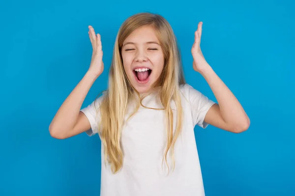 Beautiful Caucasian Girl Wearing Shirt Goes Crazy Head Goes Feels — Stock Photo, Image