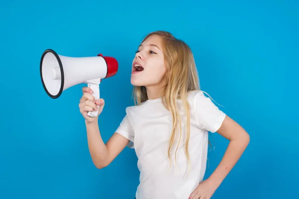 Människor Uppriktiga Känslor Livsstil Koncept Förlöjliga Kopieringsutrymme Vacker Kaukasiska Flicka — Stockfoto