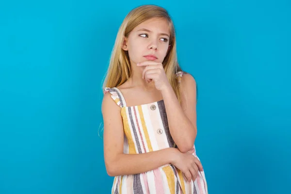 Shot Contemplative Thoughtful Beautiful Caucasian Girl Wearing Summer Dress Keeps — Stock Photo, Image