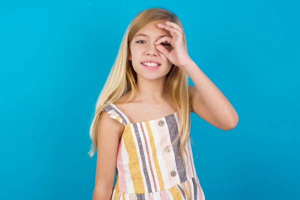 Beautiful Caucasian Girl Wearing Dress Happy Face Smiling Doing Sign — Stock Photo, Image