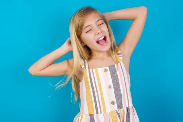 Beautiful Caucasian Girl Wearing Dress Relaxing Stretching Arms Hands Head — Stock Photo, Image