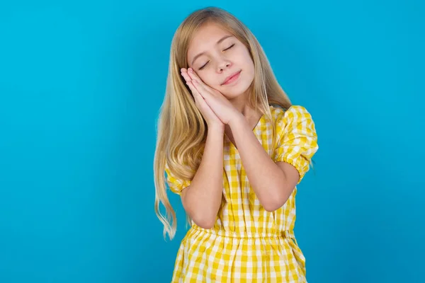 Beautiful Caucasian Girl Wearing Dress Leans Pressed Palms Closes Eyes — Stock Photo, Image