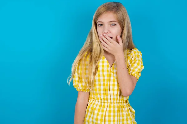 Beautiful Caucasian Girl Wearing Dress Covers Mouth Looks Wonder Camera — Stock Photo, Image