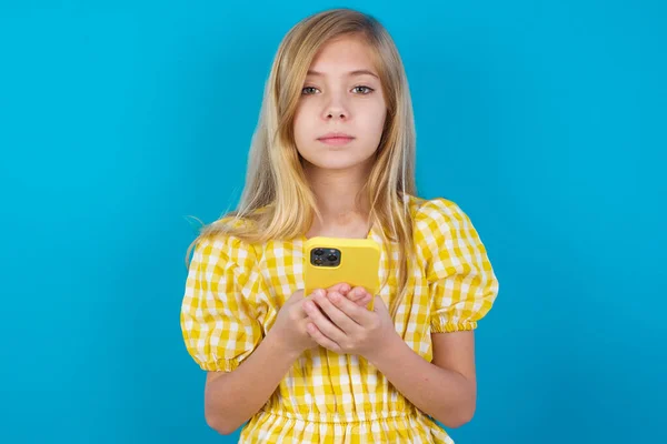 Portrait Serious Confident Beautiful Caucasian Girl Wearing Dress Holding Phone — Stock Photo, Image