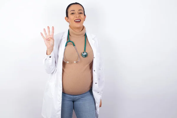 Mujer Doctora Embarazada Mostrando Apuntando Hacia Arriba Con Los Dedos — Foto de Stock