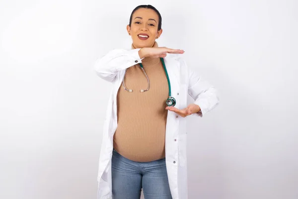 Pregnant Doctor Woman Gesturing Hands Showing Big Large Size Sign — Stock Photo, Image