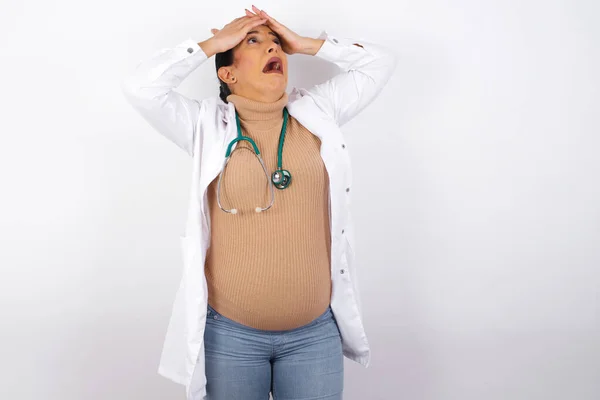 Horrível Stress Choque Retrato Emocional Louco Grávida Médico Mulher Apertando — Fotografia de Stock