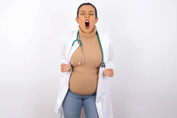 Alegre Animado Sorte Grávida Médico Mulher Torcendo Celebrando Sucesso Gritando — Fotografia de Stock