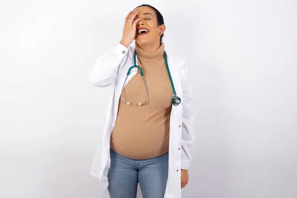 Carismatico Spensierato Gioioso Incinta Medico Donna Piace Ridere Alta Voce — Foto Stock