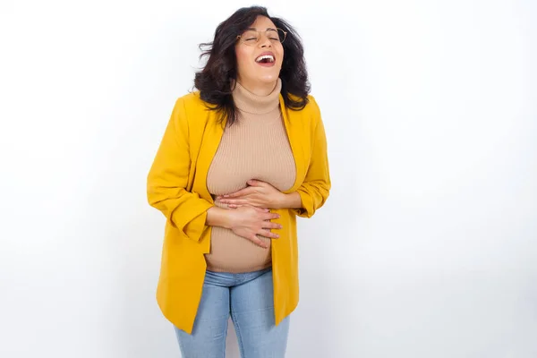 Schwangere Drückt Hände Lacht Laut Über Guten Witz Trägt Lässige — Stockfoto