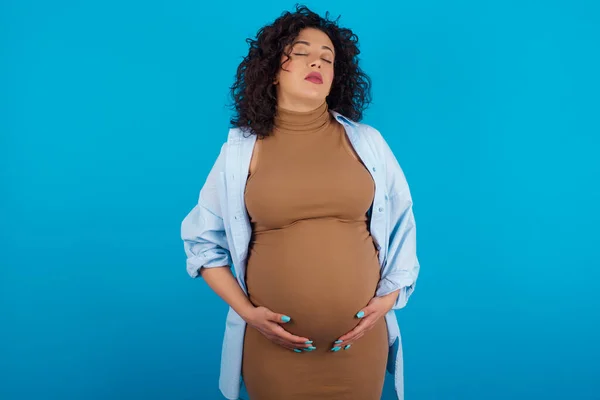 Mujer Embarazada Que Parece Somnolienta Cansada Exhausta Por Fatiga Resaca —  Fotos de Stock