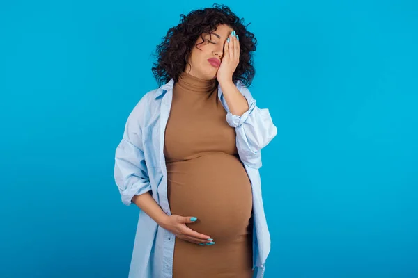 Tired Overworked Pregnant Woman Has Sleepy Expression Gloomy Look Covers — Stock Photo, Image