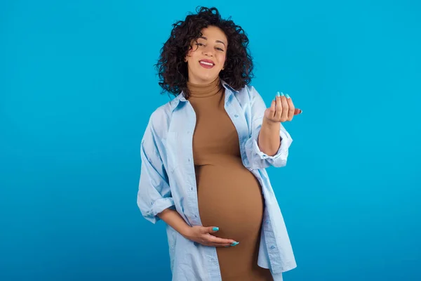 Een Zwangere Vrouw Die Uitnodigt Met Hand Komen Blij Dat — Stockfoto