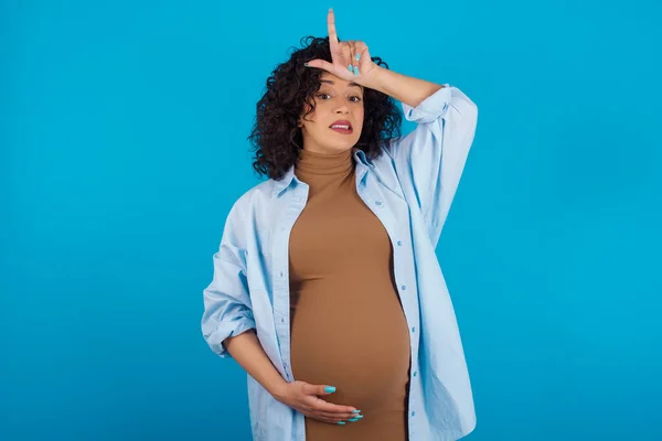 Těhotné Ženy Dělat Legraci Lidí Prsty Čele Dělat Ubožák Gesto — Stock fotografie