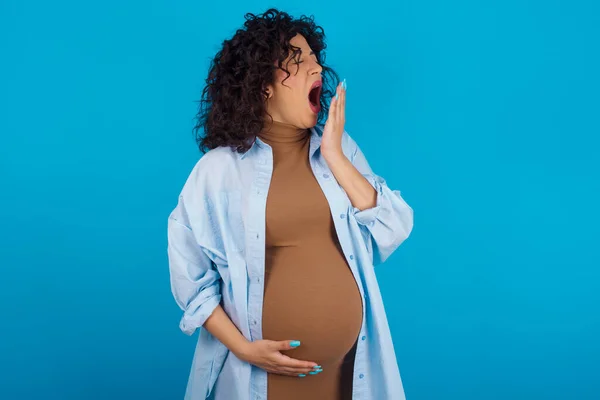 Těhotné Arabky Žena Unavený Zívání Strávit Celý Den Práci — Stock fotografie