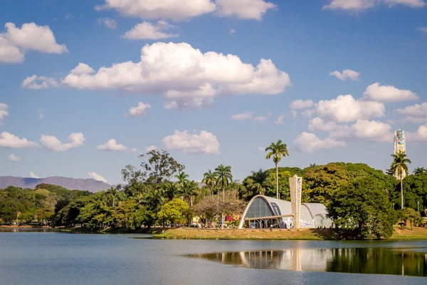 Concepto de sujeto de viaje - Minas Gerais, Brasil signo amarillo — Foto de Stock