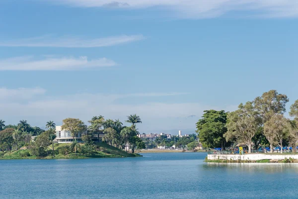Seyahat konusu kavramı - Minas Gerais, Brezilya sarı işareti